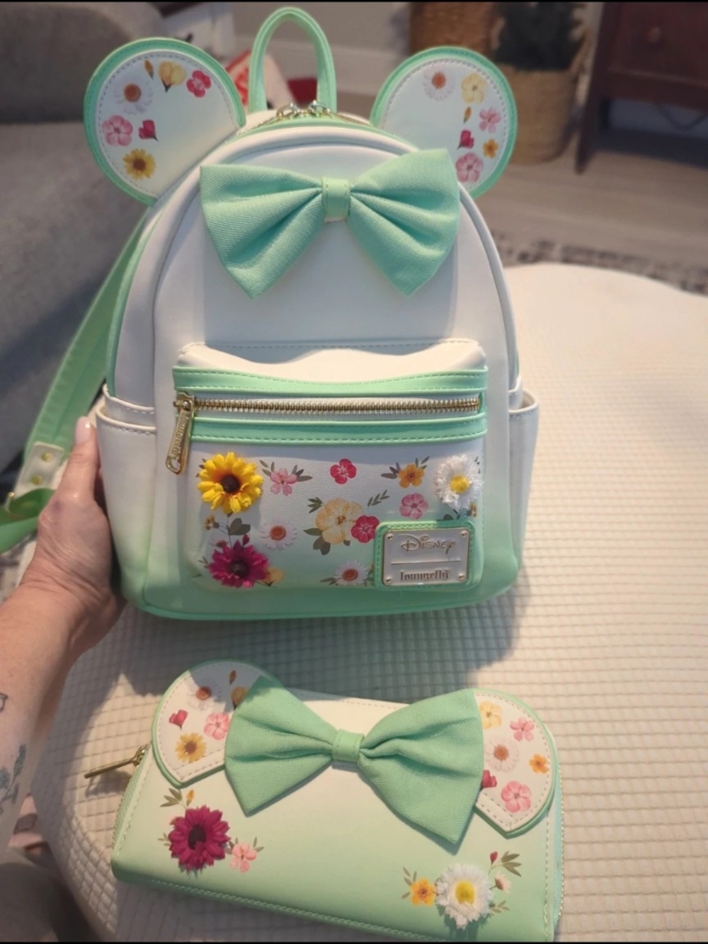 Loungefly Minnie Mouse Mint Green & White Floral Bow  Backpack &Matching Wallet